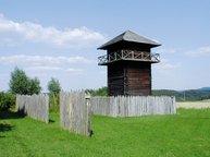 Rekonstruierter Holzwachtturm bei Rainau-Buch (Ostalbkreis).