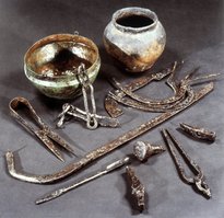 Alemannischer Hortfund aus dem 6. Jahrhundert, der 1981 von Raubgräbern ergraben und anschließend sichergestellt werden konnte.