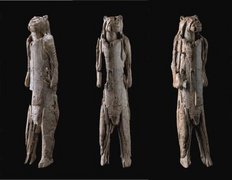 Drei Abbildungen der Löwenmenschskulptur von vorne und von den Seiten
