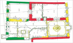 Bauhistorische Untersuchungen ermöglichten die Rekonstruktion der Bauentwicklung. Der Grundriss des 1. Obergeschosses zeigt in rot den mittelalterlichen Kernbestand, in grün eine frühneuzeitliche Erweiterung und in gelb die historisierende Straßenfass