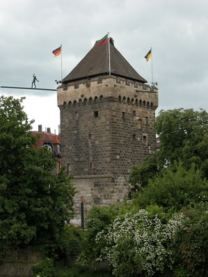 Stadtbefestigungen: Schelztor der Stadtbefestigung in Esslingen, die bis in das 13. Jahrhundert datiert
