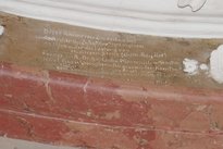 Schloss Kislau, Inschrift der an der Instandsetzung der Prunkräume beteiligten Häftlinge von 1934 im Bischofsbad