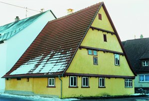 Handwerkerhäuser: Die mehrfach umgebaute ehemalige Weberei in Laichingen (Alb-Donau-Kreis) von 1441