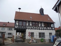 Das denkmalgeschützte Rathaus von Weinheim-Lützelsachsen nach der Renovierung