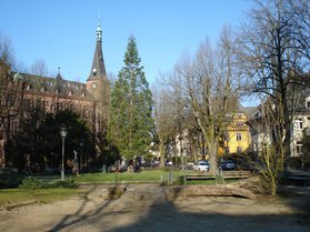 Stadtquartiere: Ansicht des Wohnviertels Herdern in Freiburg mit Grünanlage