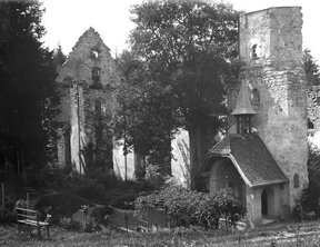Ruine der Wallfahrtskirche Maria Hilf in Mühlheim an der Donau (Kreis Tuttlingen).