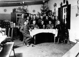 Wachmannschaft des Konzentrationslagers Oberer Kuhberg bei der Weihnachtsfeier 1934