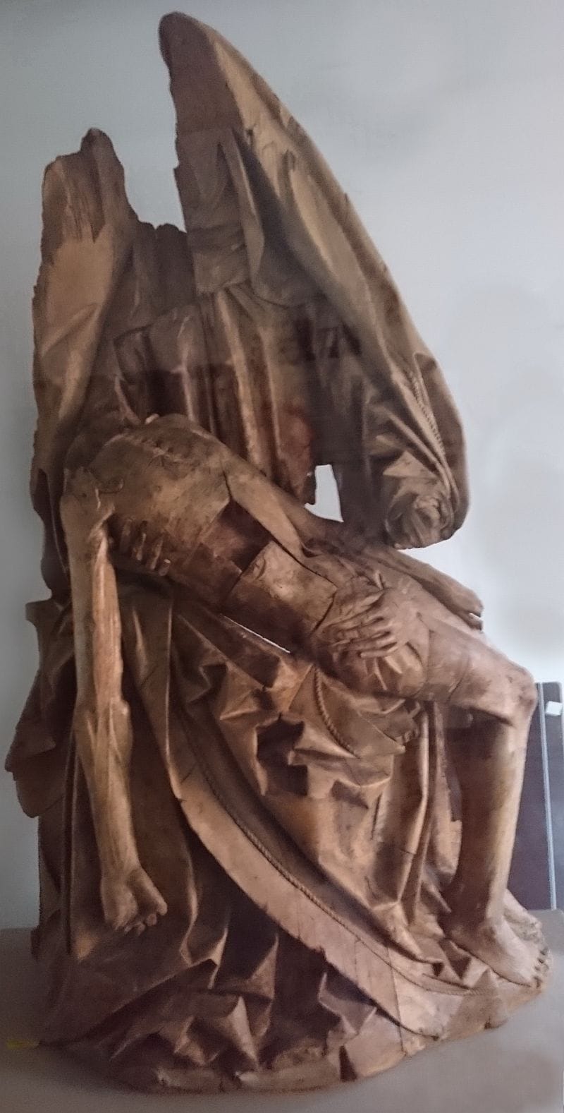 Die beschädigte Pietà aus der Lienzinger Liebfrauenkirche befindet sich heute im Museum